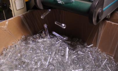 Divisione Materie Plastiche Dal polimero in grani alla preforma pronta per la soffiatura